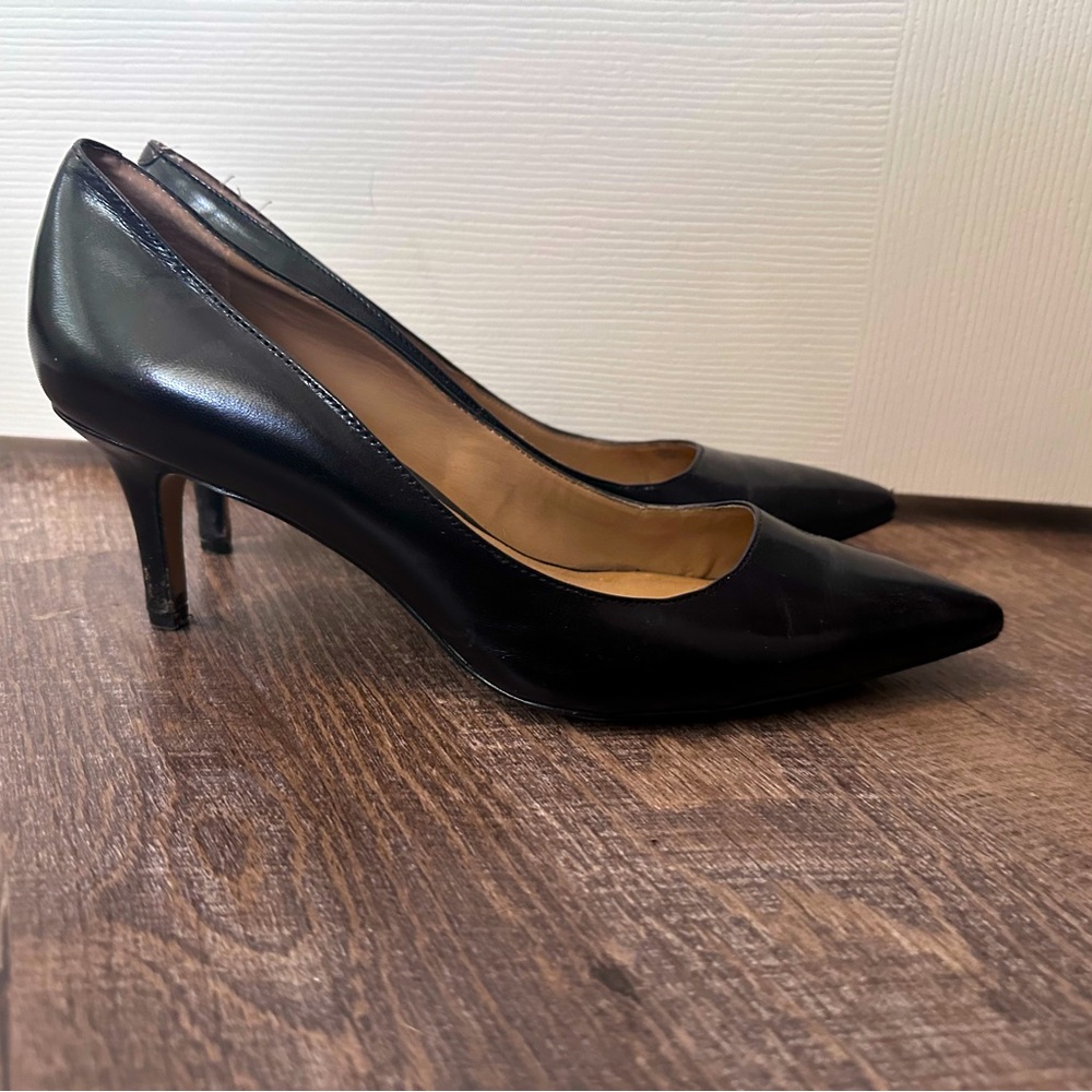 Ann Taylor black pump heels